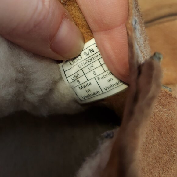 UGG Funkette Boot in chestnut in women's size US 8 - Picture 9 of 9